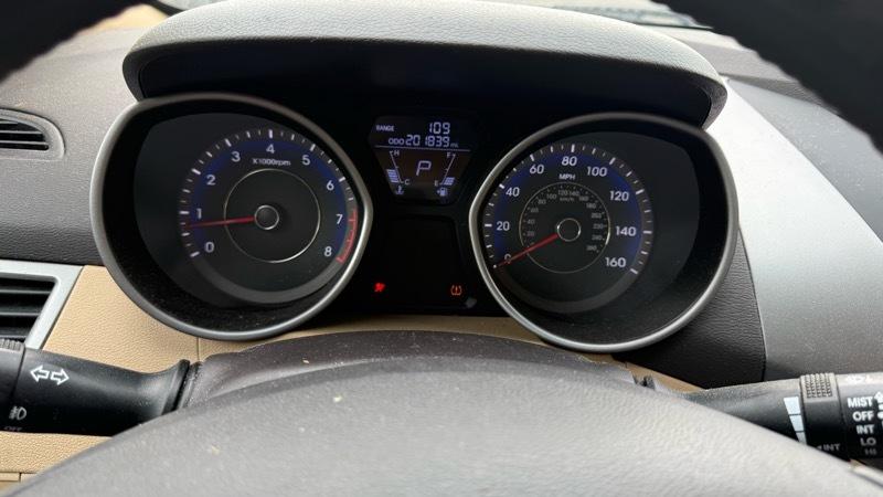 Hyundai Elantra  2012