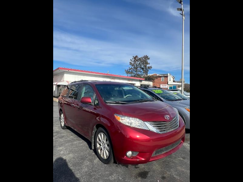 Toyota Sienna XLE AWD 7-Passenger V6 2012