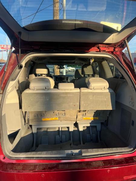 Toyota Sienna XLE AWD 7-Passenger V6 2012