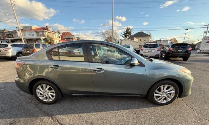 Mazda MAZDA3 i Touring 4-door 2012