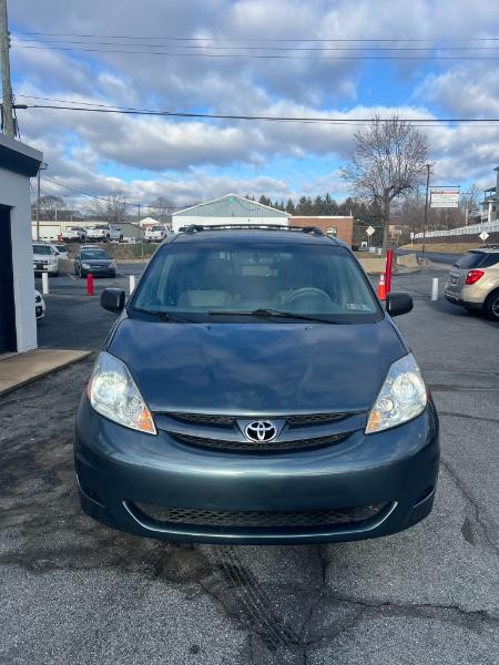 Toyota Sienna CE FWD 7 Passenger 2010