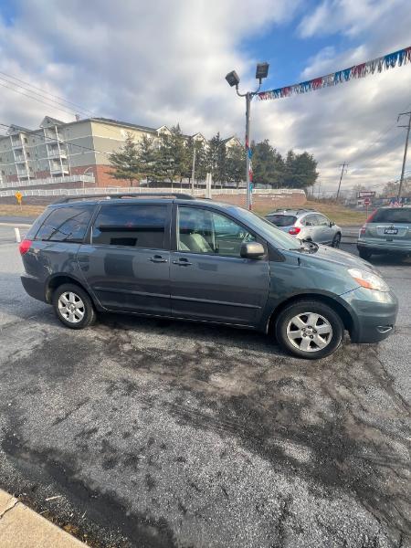 Toyota Sienna CE FWD 7 Passenger 2010