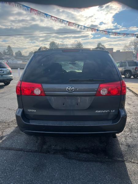 Toyota Sienna CE FWD 7 Passenger 2010