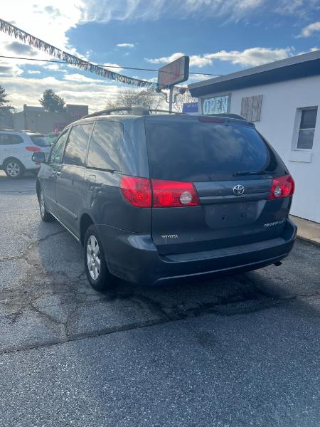 Toyota Sienna CE FWD 7 Passenger 2010