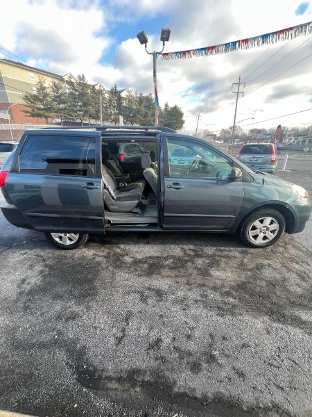 Toyota Sienna CE FWD 7 Passenger 2010
