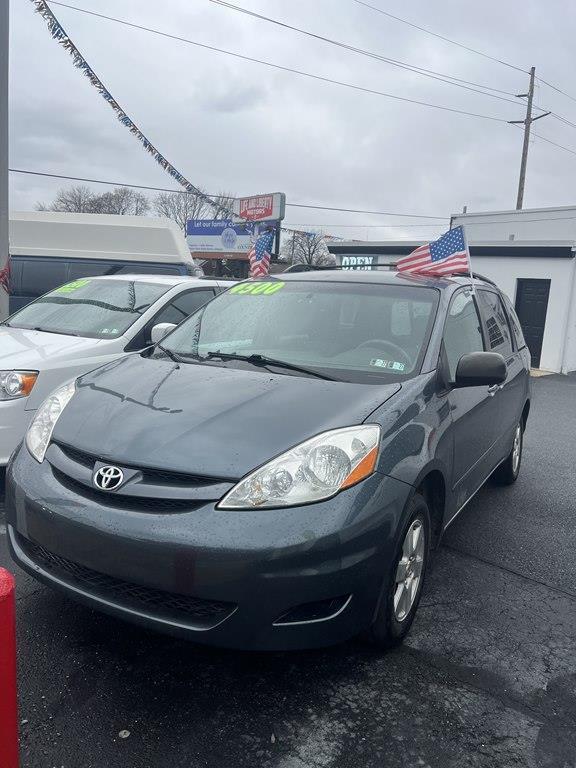 Toyota Sienna CE FWD 7 Passenger 2010