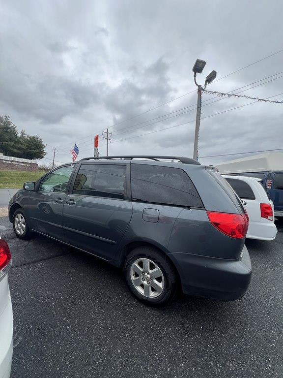 Toyota Sienna CE FWD 7 Passenger 2010