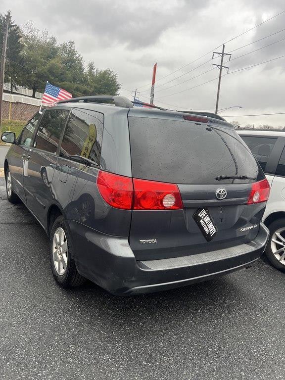Toyota Sienna CE FWD 7 Passenger 2010