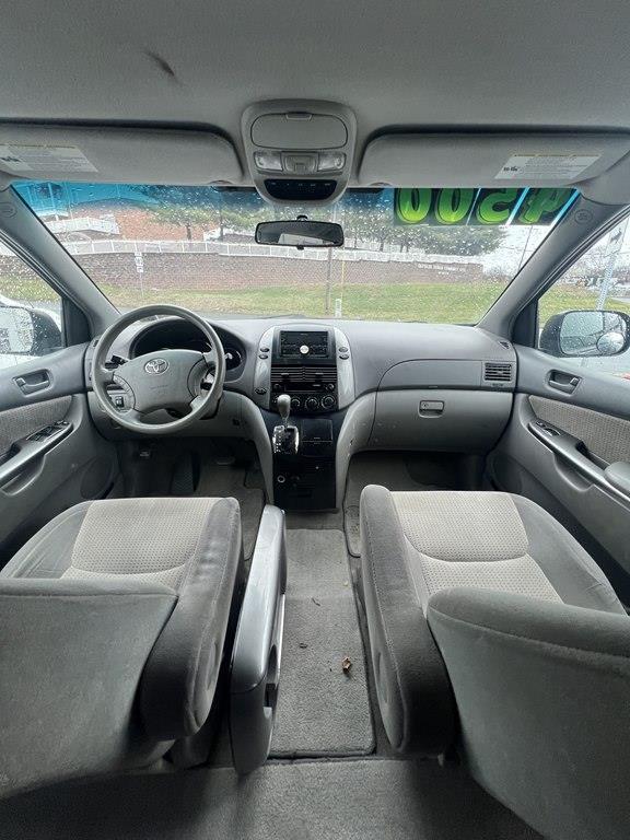 Toyota Sienna CE FWD 7 Passenger 2010