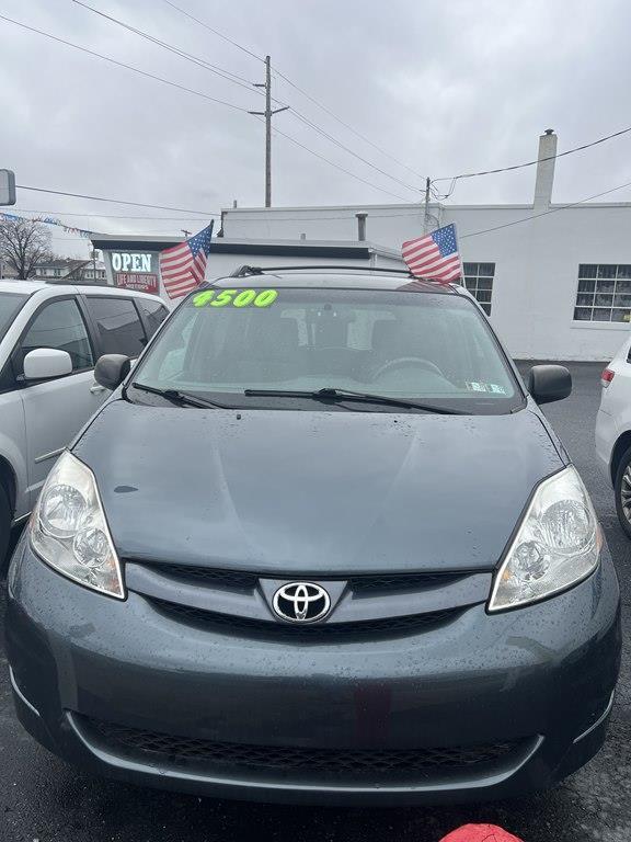 Toyota Sienna CE FWD 7 Passenger 2010