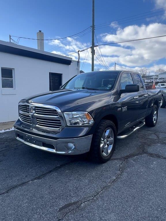 RAM 1500 SLT Quad Cab 4WD 2015