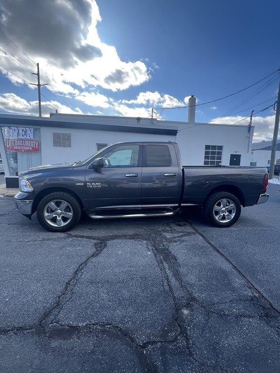 RAM 1500 SLT Quad Cab 4WD 2015