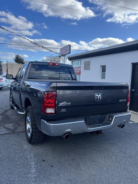 RAM 1500 SLT Quad Cab 4WD 2015