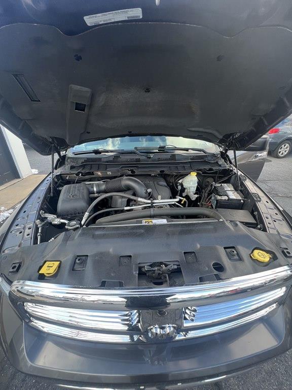 RAM 1500 SLT Quad Cab 4WD 2015