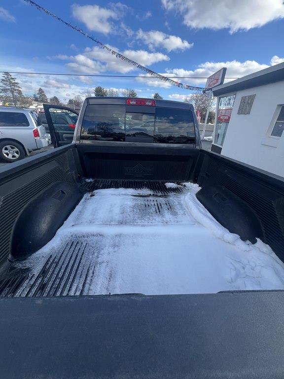 RAM 1500 SLT Quad Cab 4WD 2015