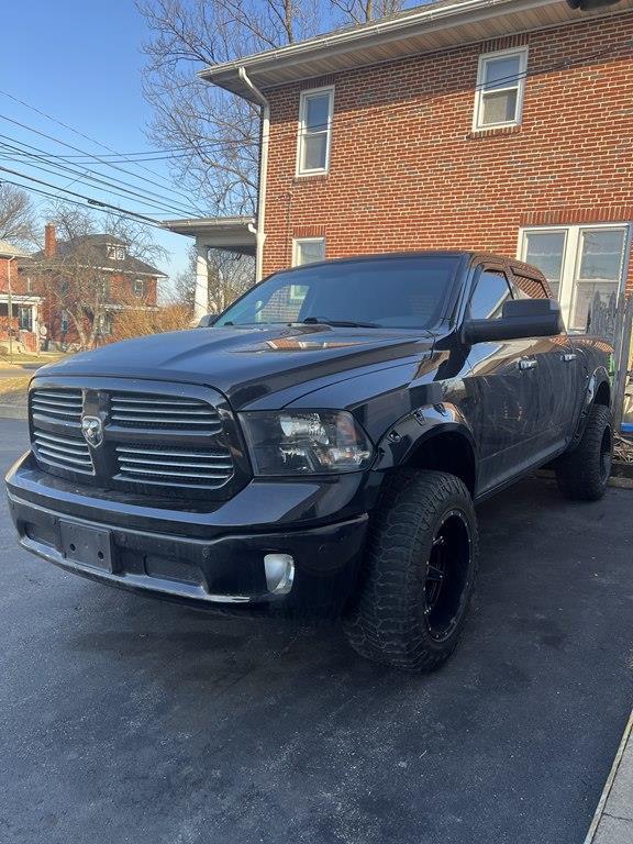 RAM 1500 SLT Crew Cab SWB 4WD 2016