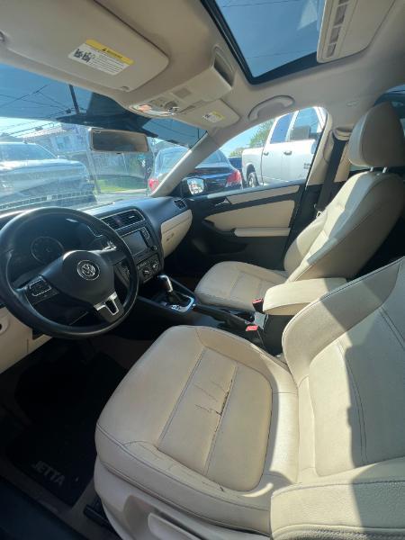 Volkswagen JETTA SE  2012