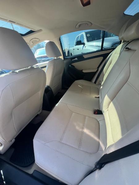 Volkswagen JETTA SE  2012