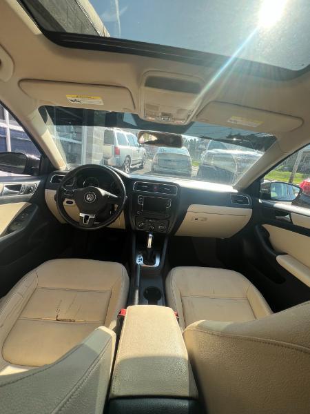 Volkswagen JETTA SE  2012