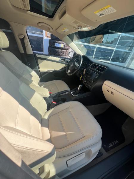 Volkswagen JETTA SE  2012