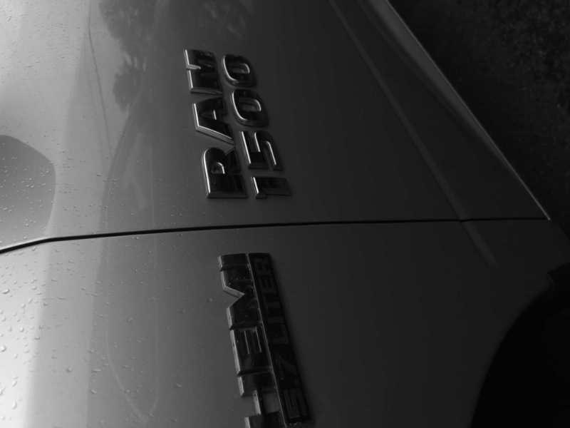 RAM 1500 SLT Crew Cab SWB 4WD 2017