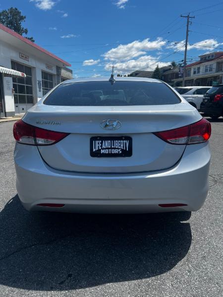 Hyundai Elantra GLS M/T 2013