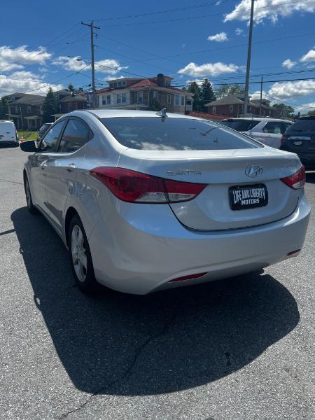 Hyundai Elantra GLS M/T 2013