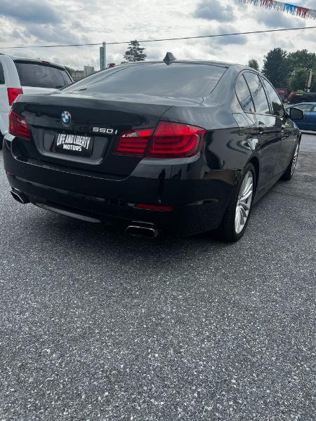BMW 5-Series 550i 2012