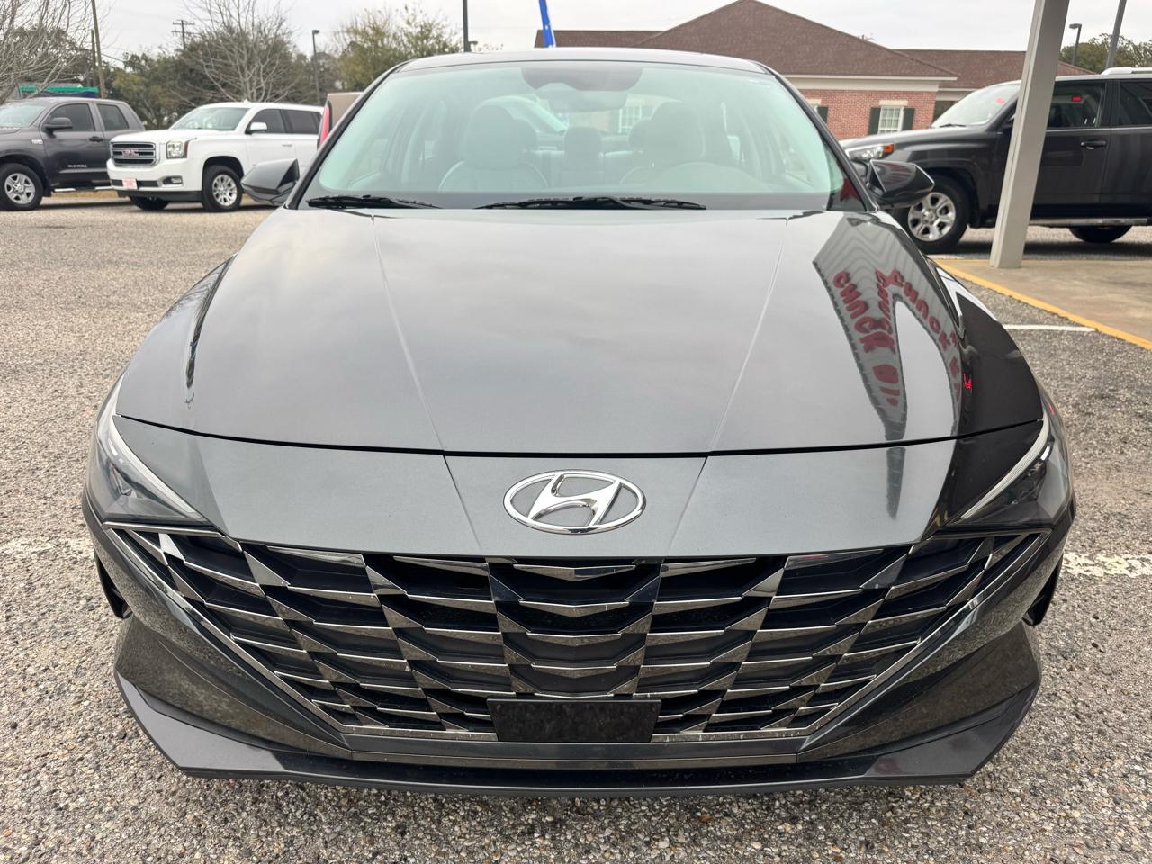 Hyundai Elantra  2022