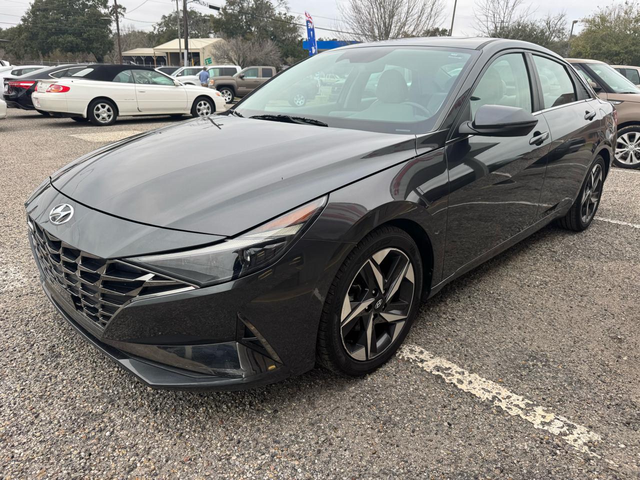 Hyundai Elantra  2022