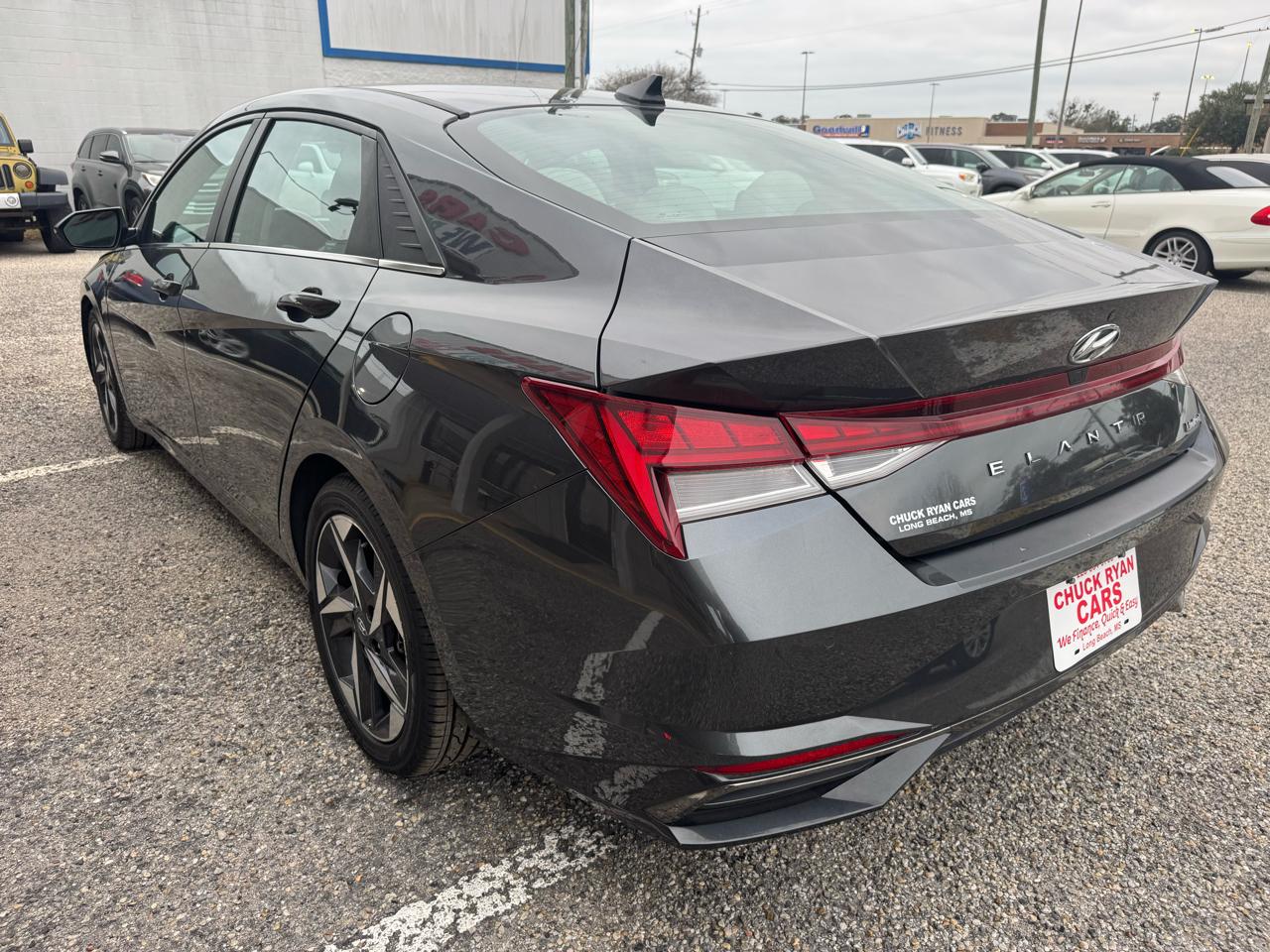 Hyundai Elantra  2022