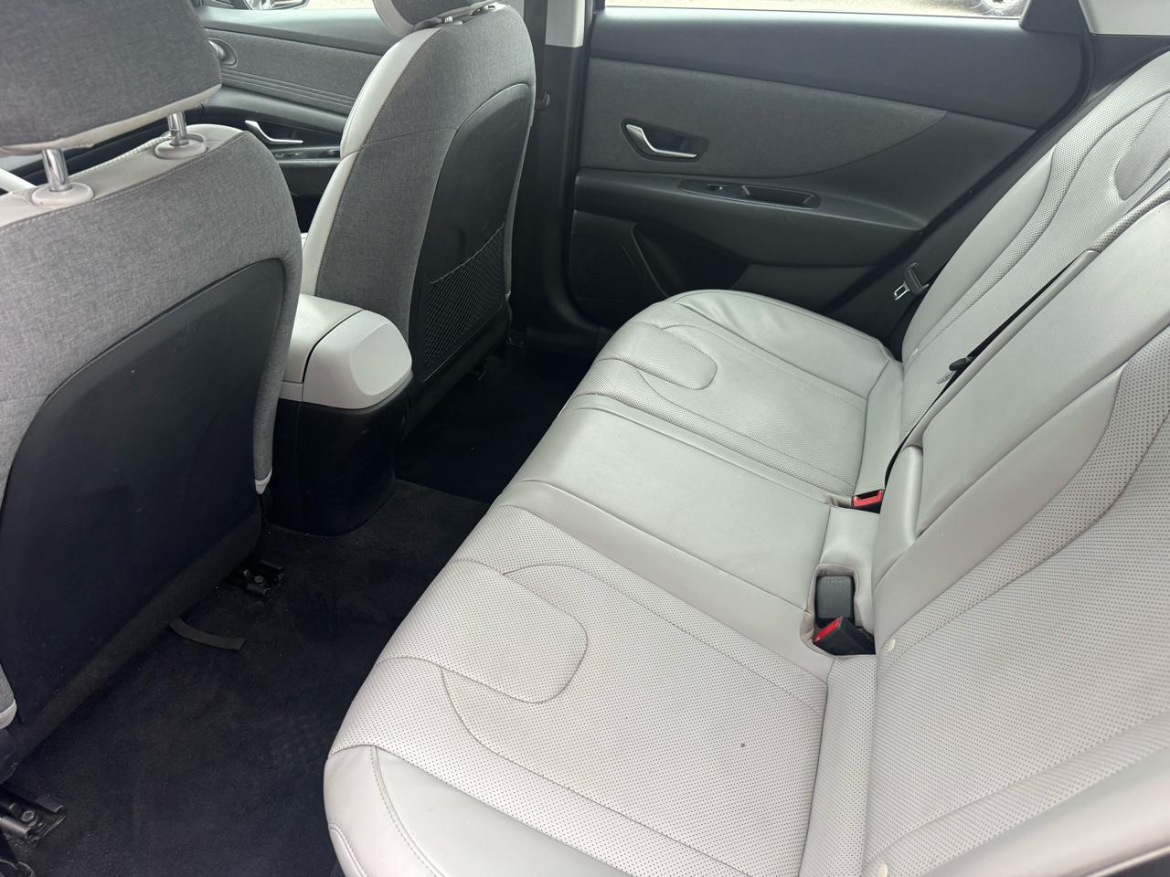 Hyundai Elantra  2022