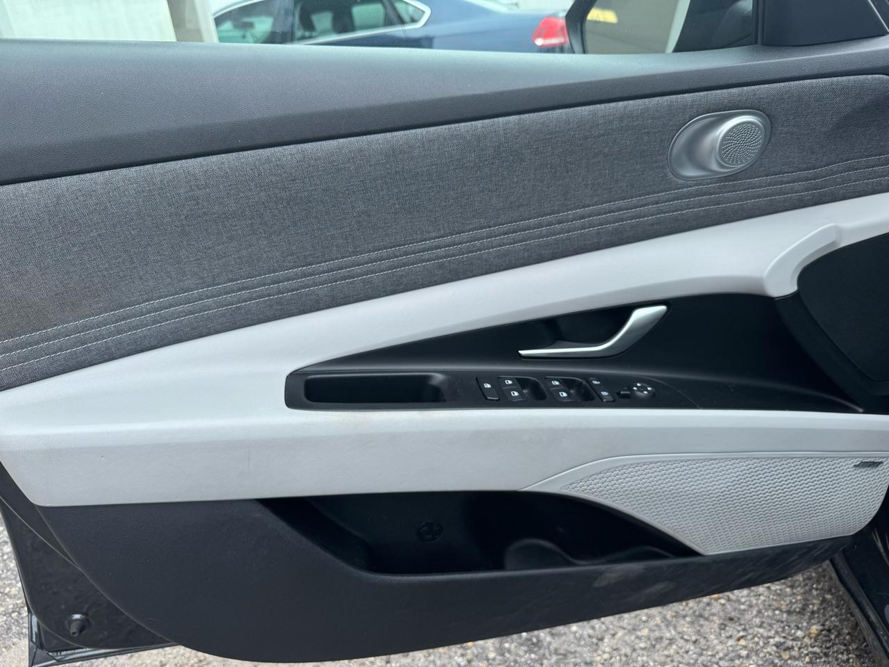 Hyundai Elantra  2022