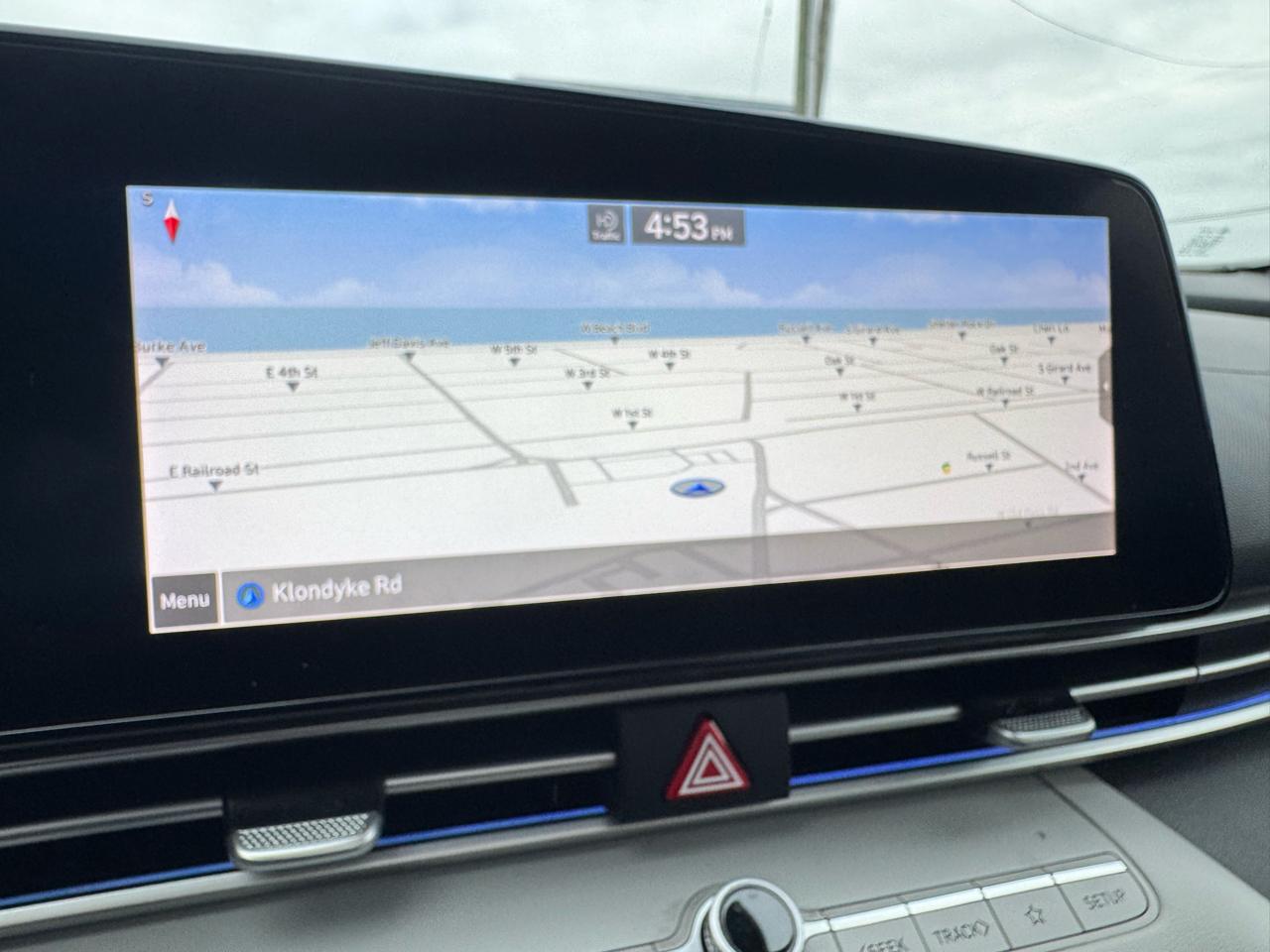 Hyundai Elantra  2022