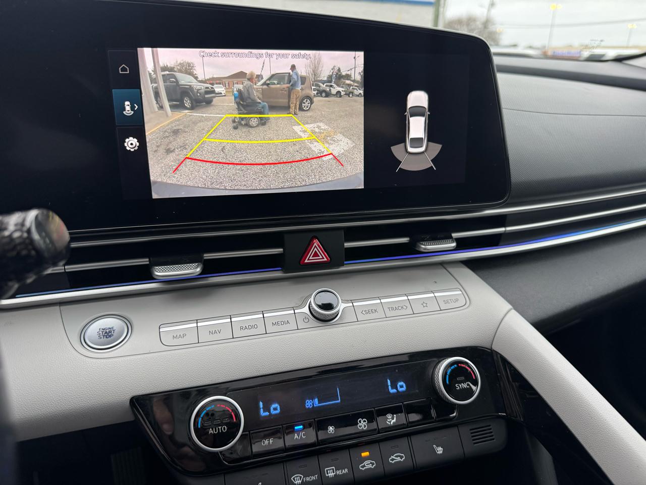 Hyundai Elantra  2022