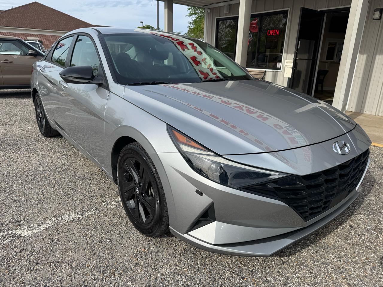 Hyundai Elantra  2021
