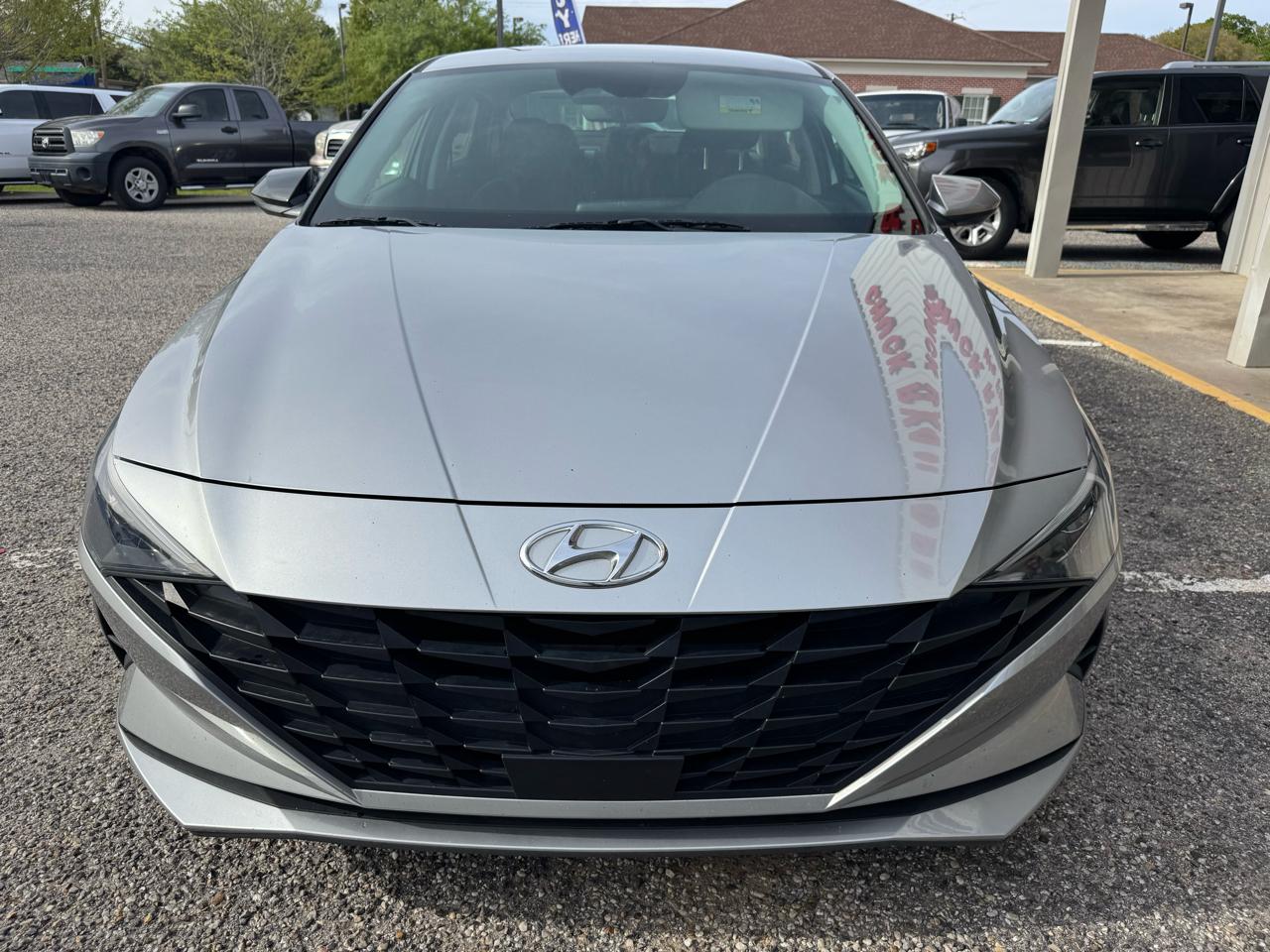 Hyundai Elantra  2021