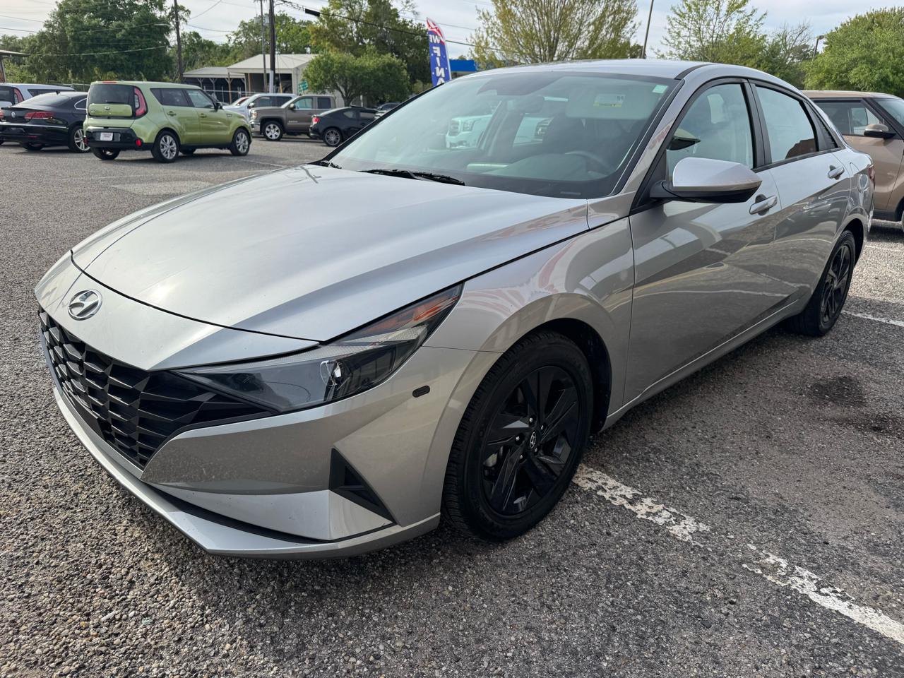 Hyundai Elantra  2021