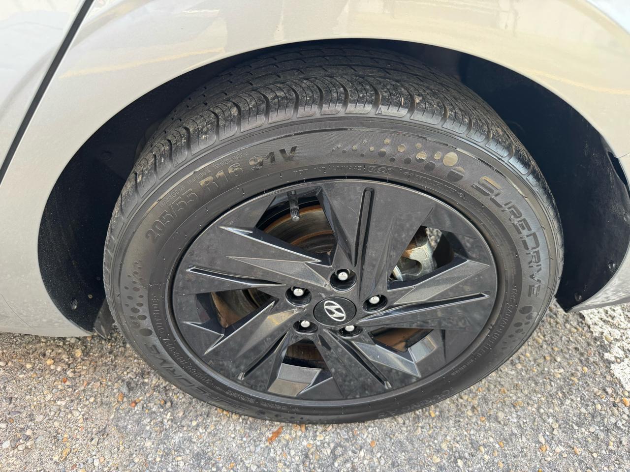 Hyundai Elantra  2021