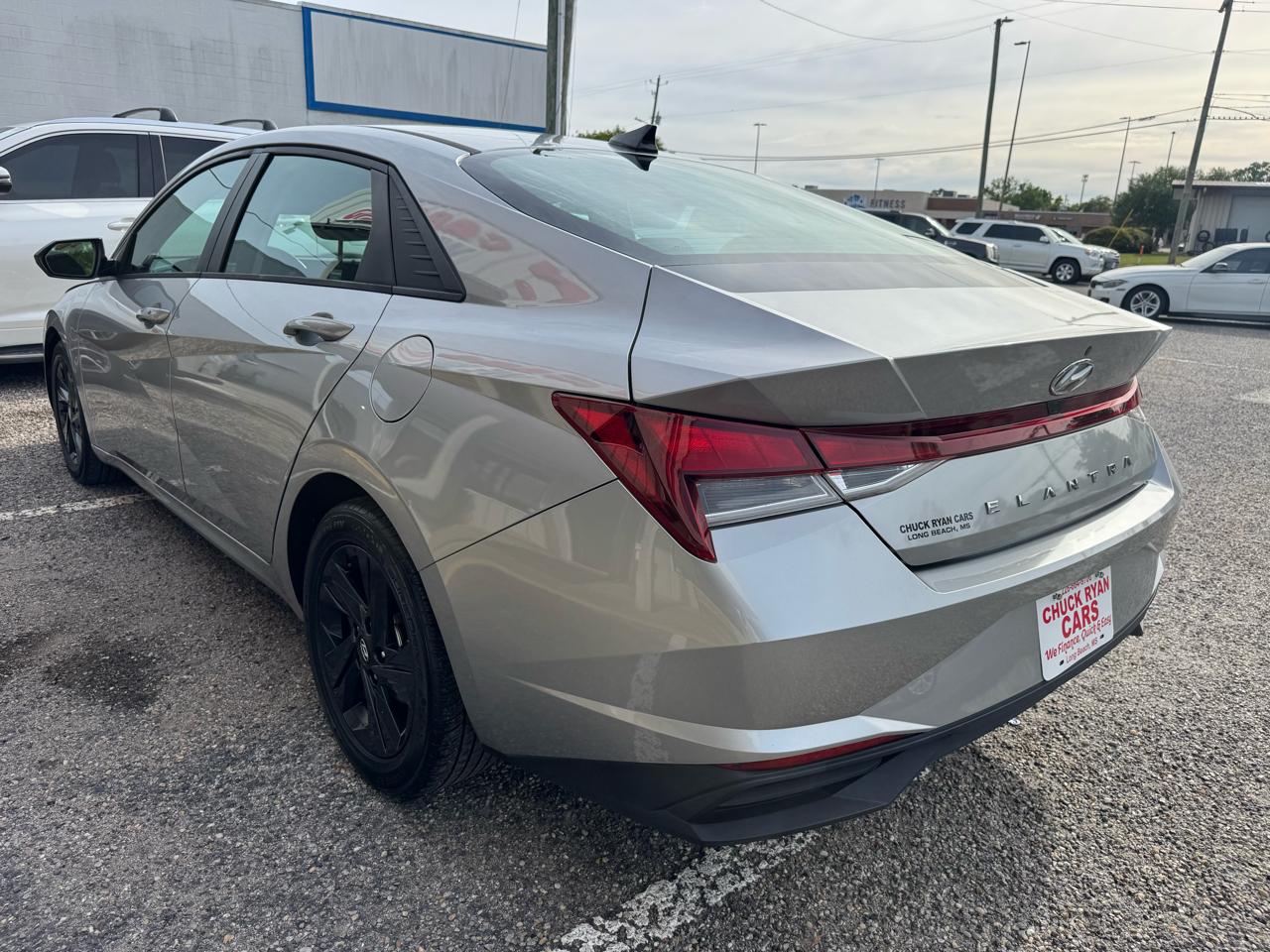 Hyundai Elantra  2021
