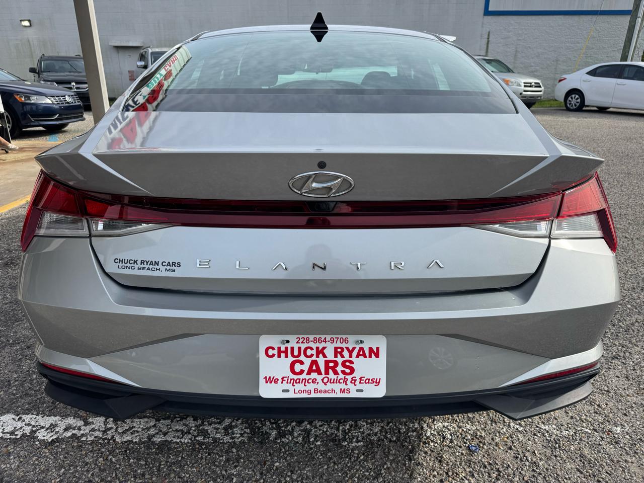 Hyundai Elantra  2021