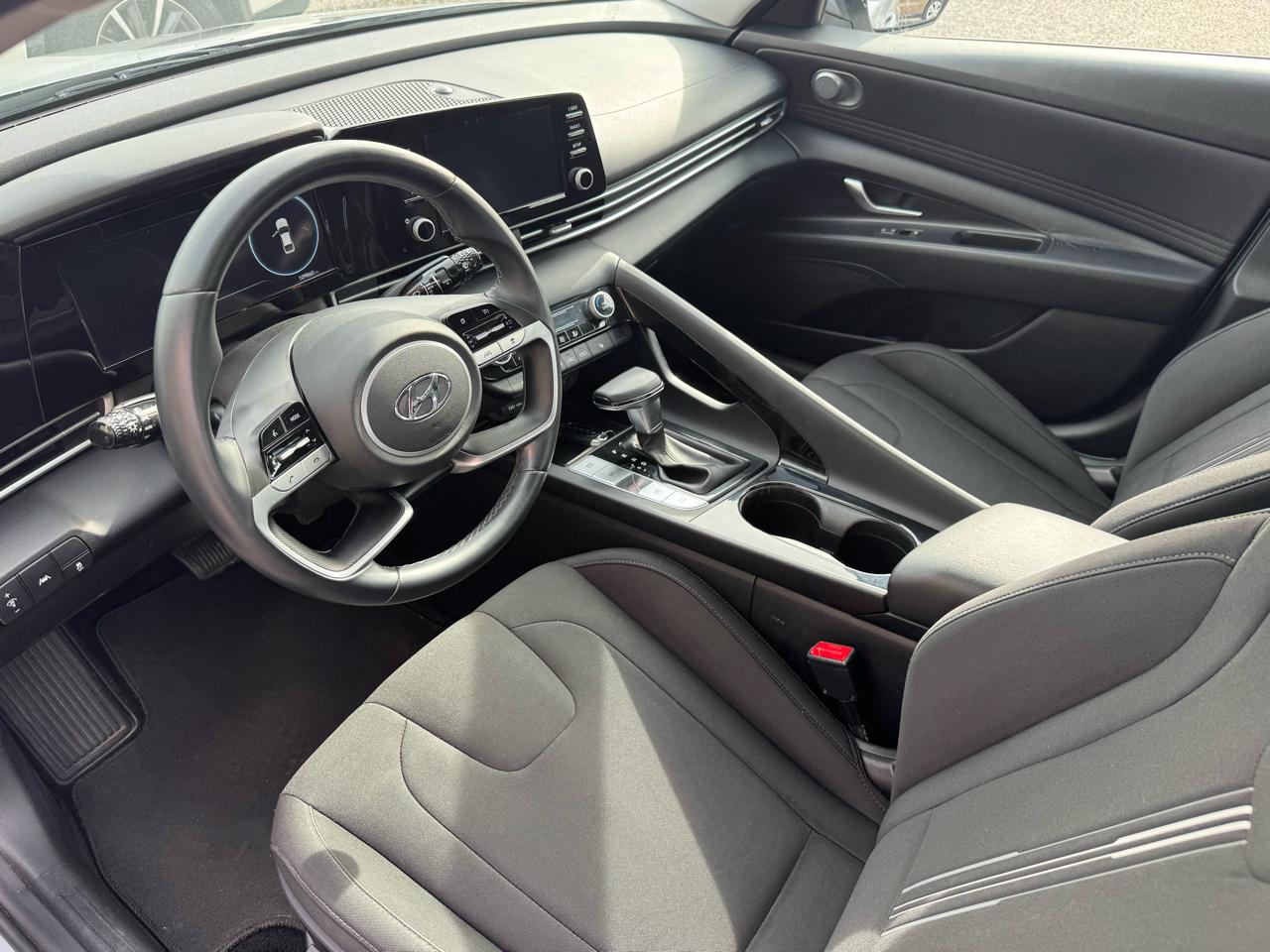 Hyundai Elantra  2021