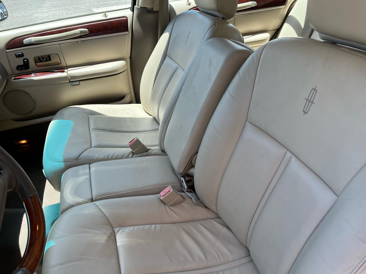 Lincoln Town Car  2004
