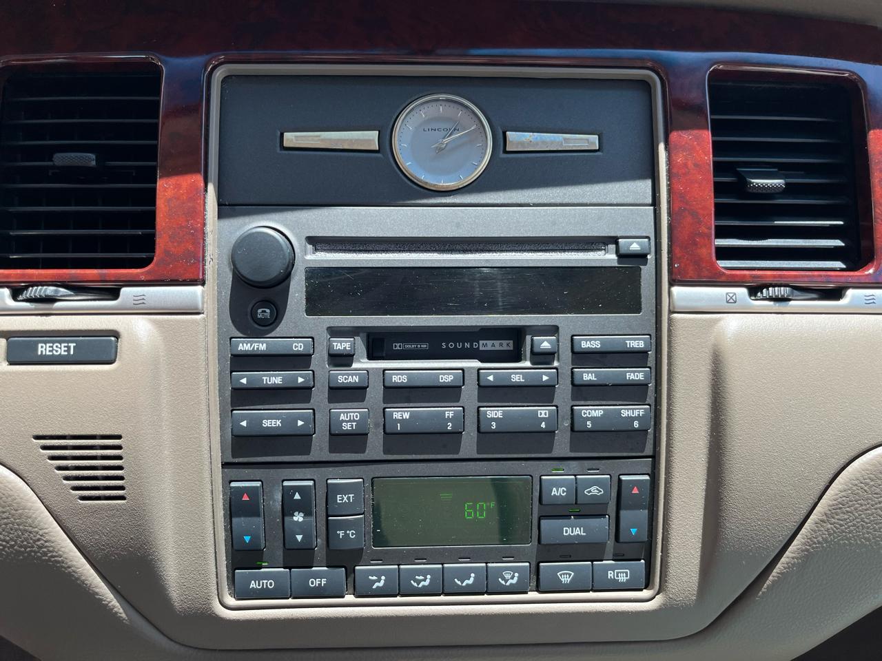 Lincoln Town Car  2004