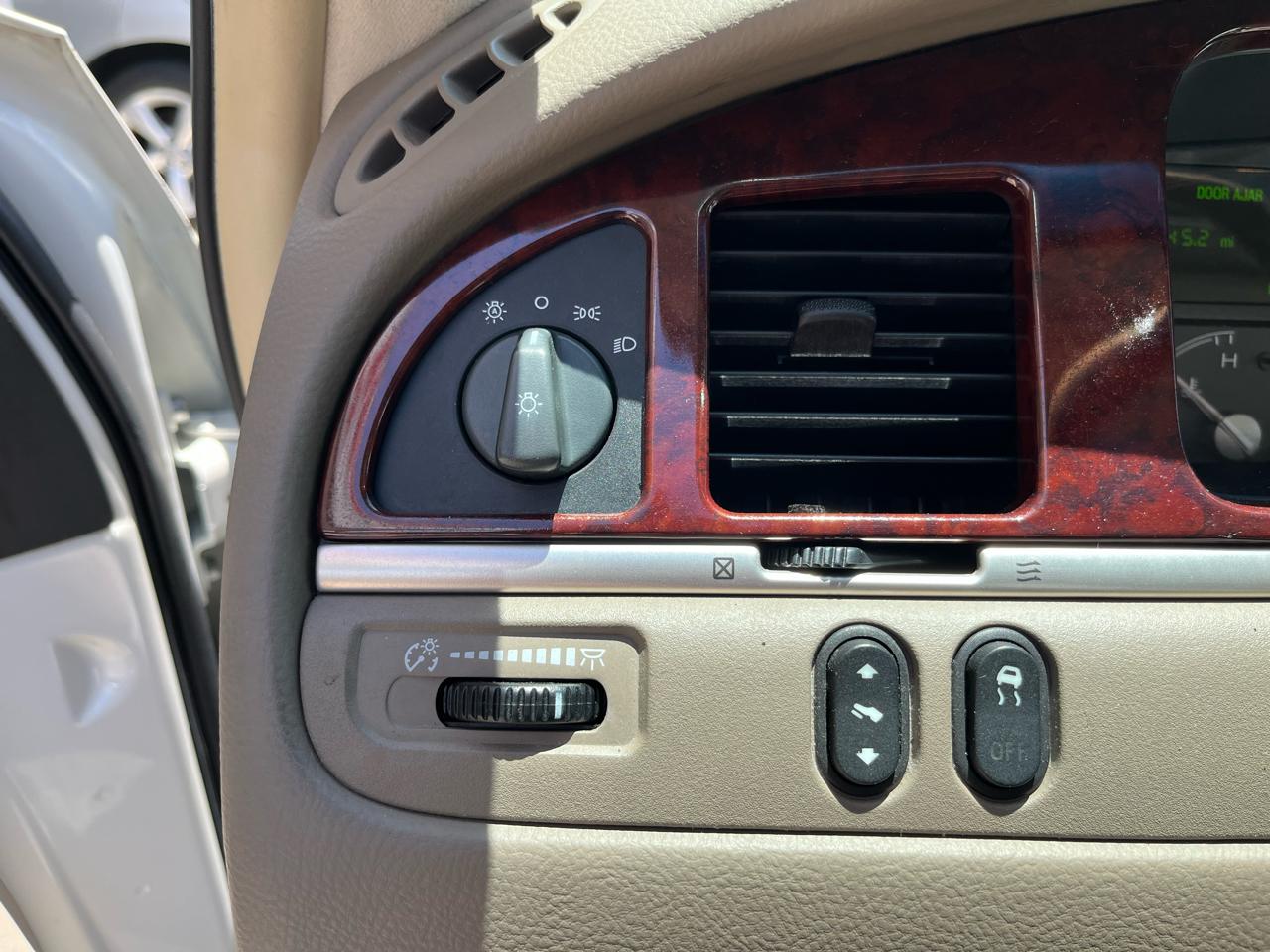 Lincoln Town Car  2004