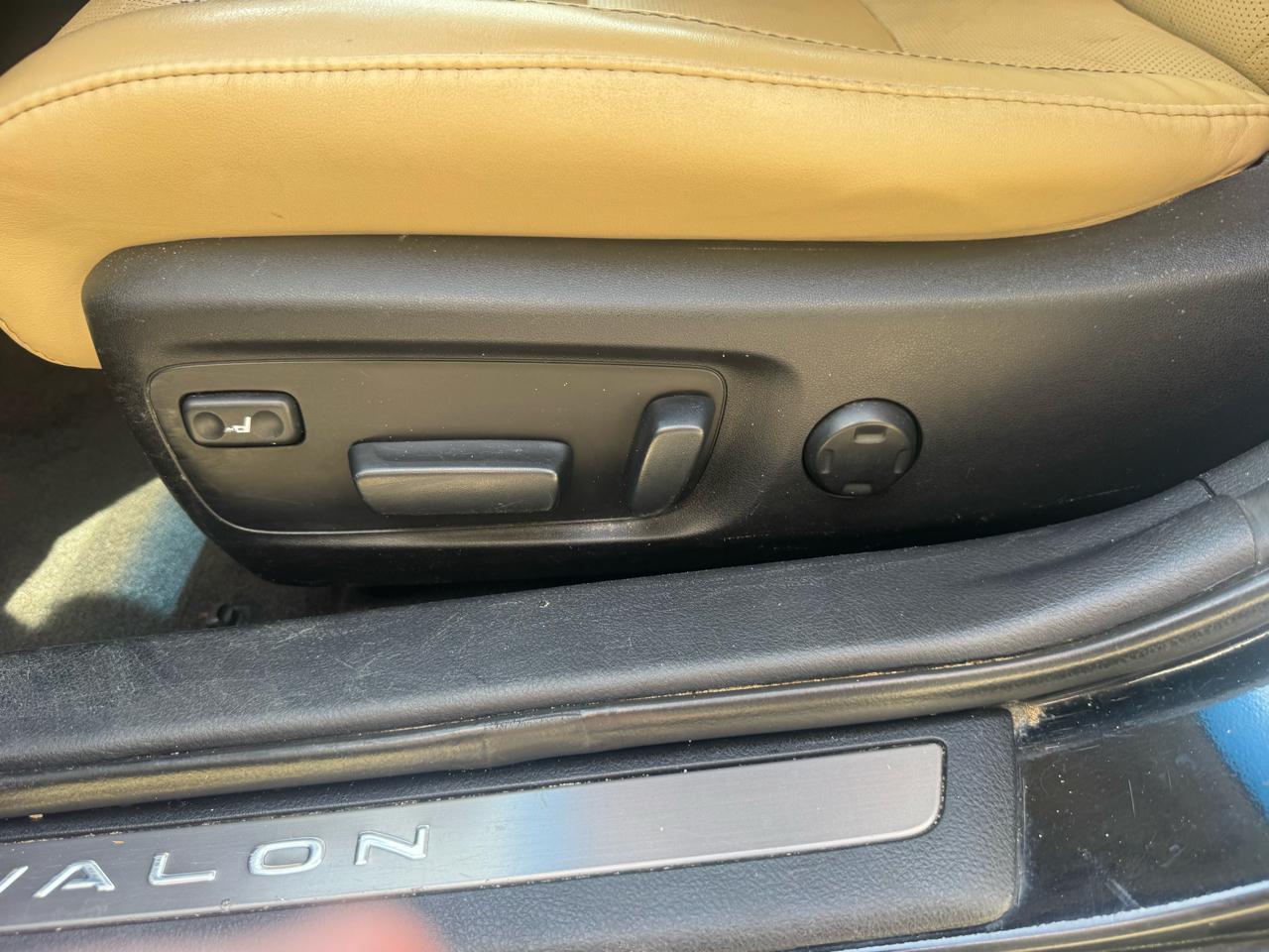 Toyota Avalon  2013