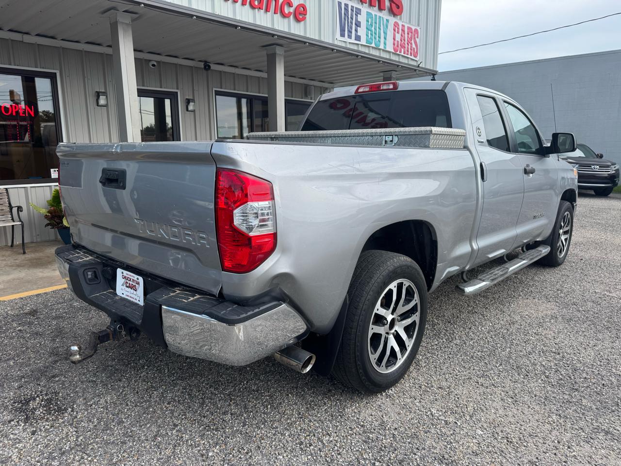 Toyota Tundra  2017