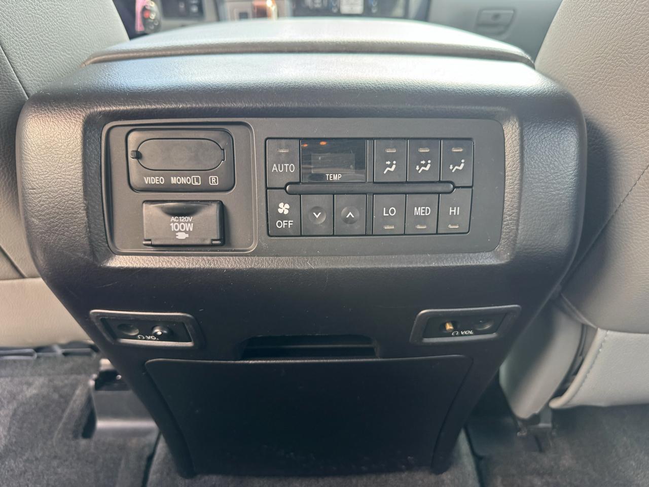 Toyota Sequoia  2017
