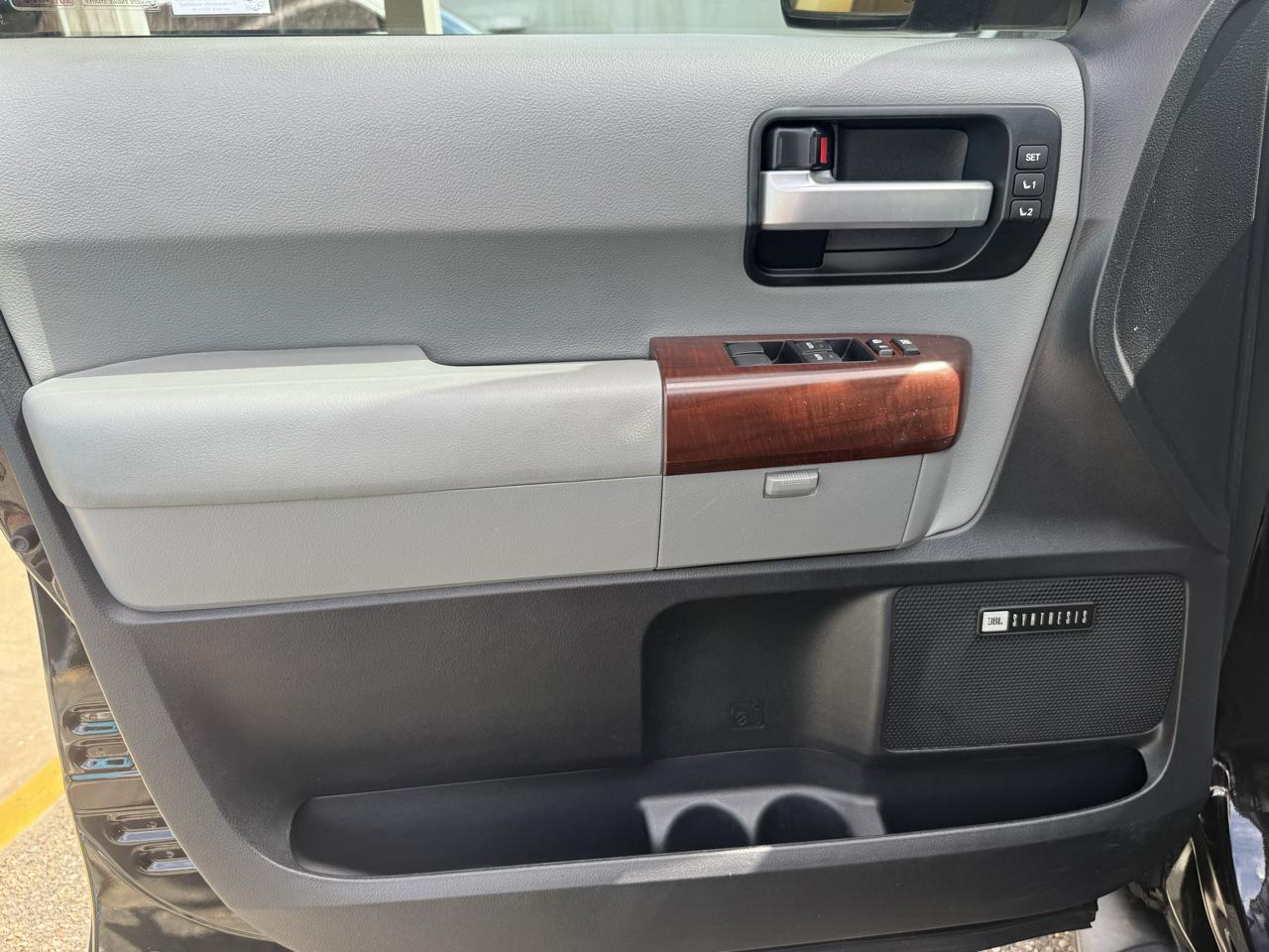 Toyota Sequoia  2017
