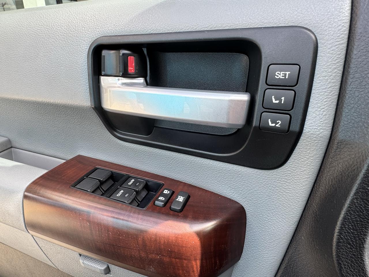 Toyota Sequoia  2017